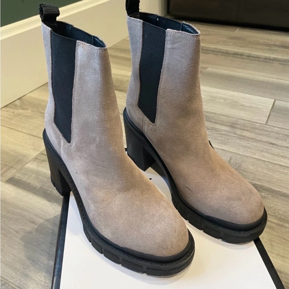 Marc Fisher Vanlisa Chelsea Gray/Black Ankle Boots women’s 9.5
